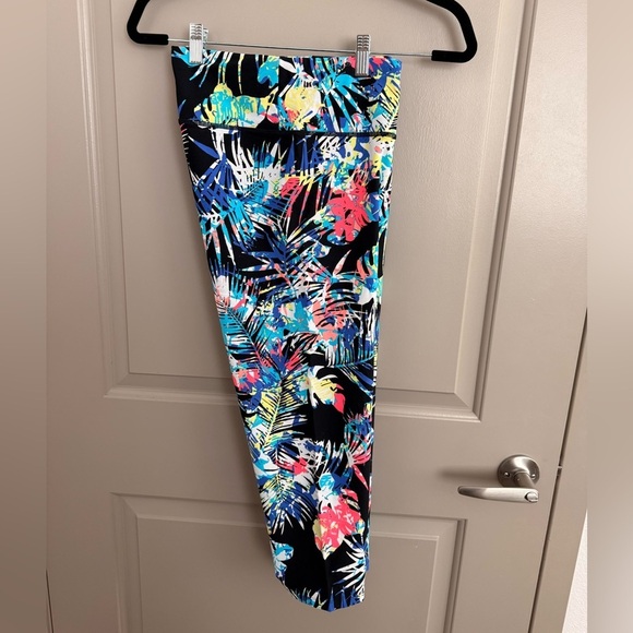 Calvin Klein Performance leggings. Black, white, teal, orange. Size XL Capri - Picture 7 of 7